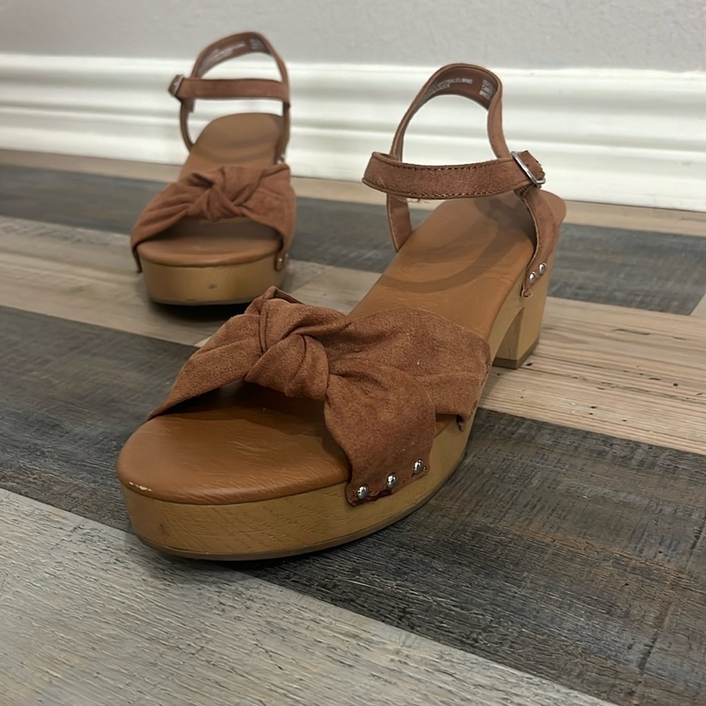 Universal Thread Cognac Eleanor 2.5" Block Heeled… - image 1